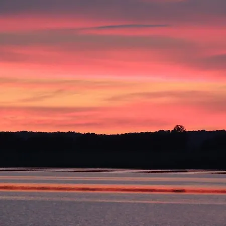Ferienwohnung-sonnenkamp-in-gross-zicker-halbinsel-moenchgut Lägenhet *